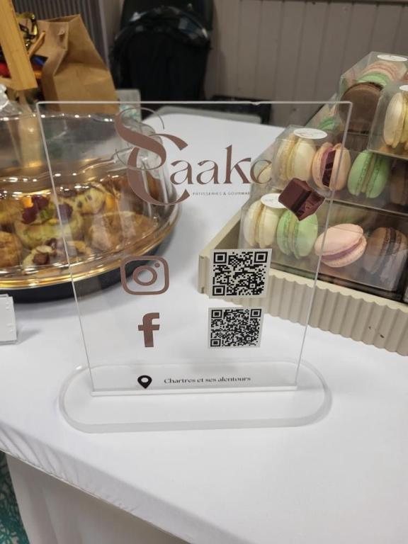 Plaque QR Code et réseaux sociaux en plexiglass